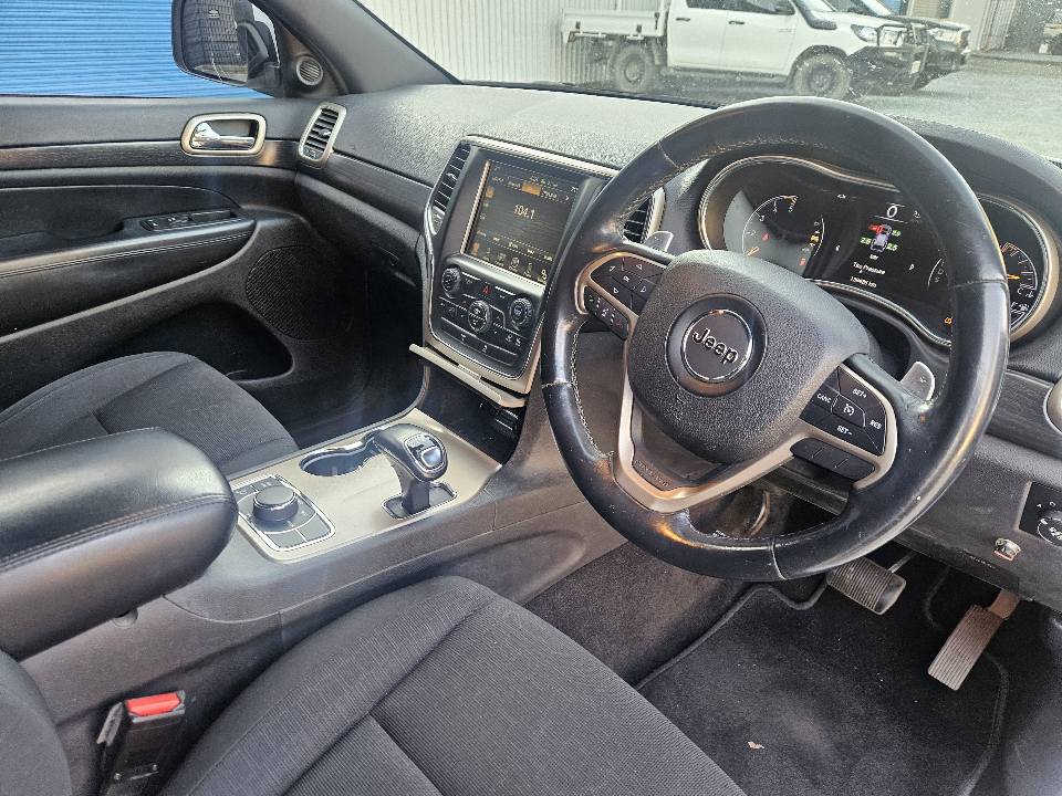 2013 jeep Grand cherokee laredo easy finance 8.jpg